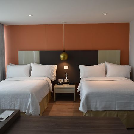 Hotel Holiday Inn Express & Suites Medellin By Ihg Екстер'єр фото