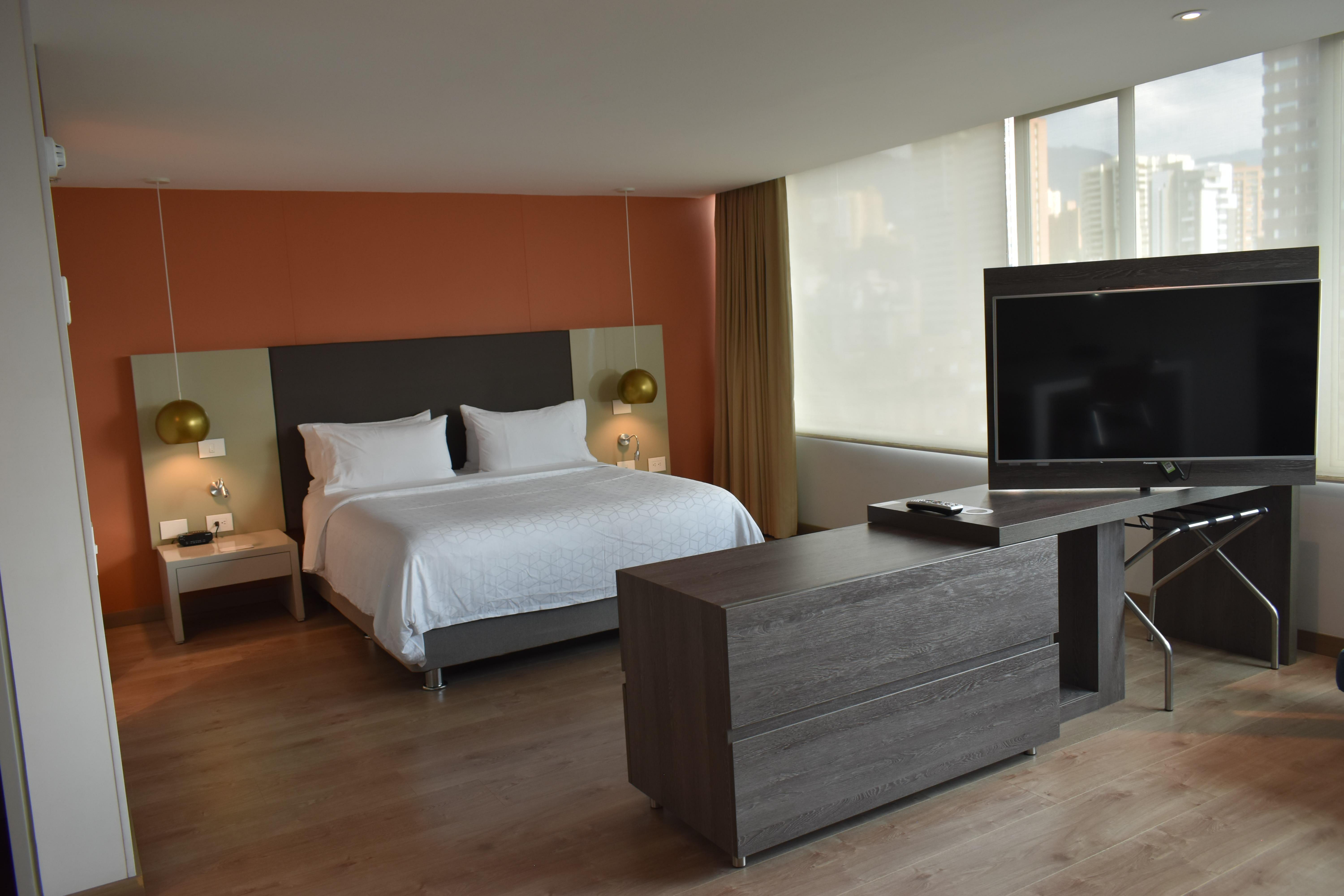 Hotel Holiday Inn Express & Suites Medellin By Ihg Екстер'єр фото