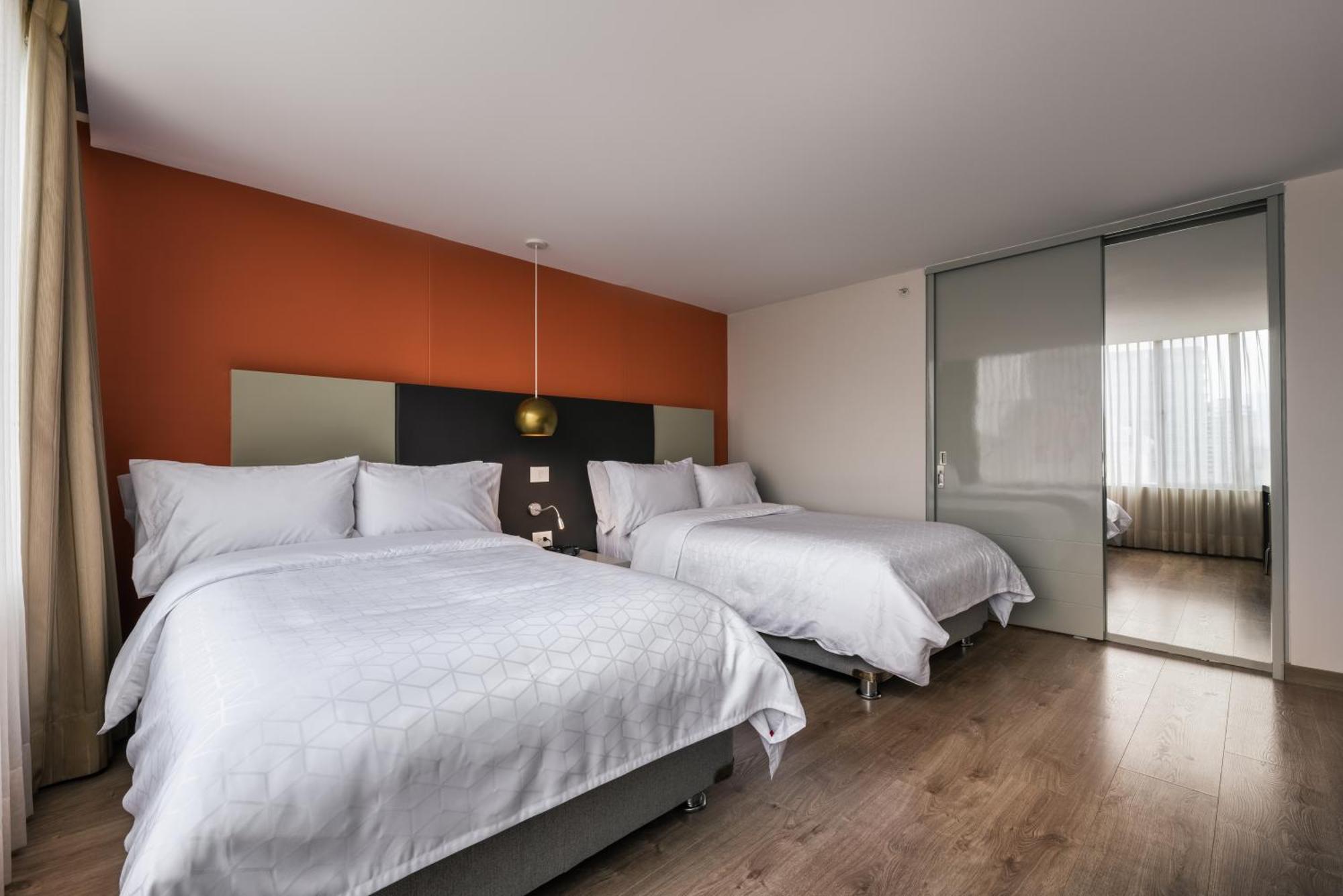 Hotel Holiday Inn Express & Suites Medellin By Ihg Екстер'єр фото