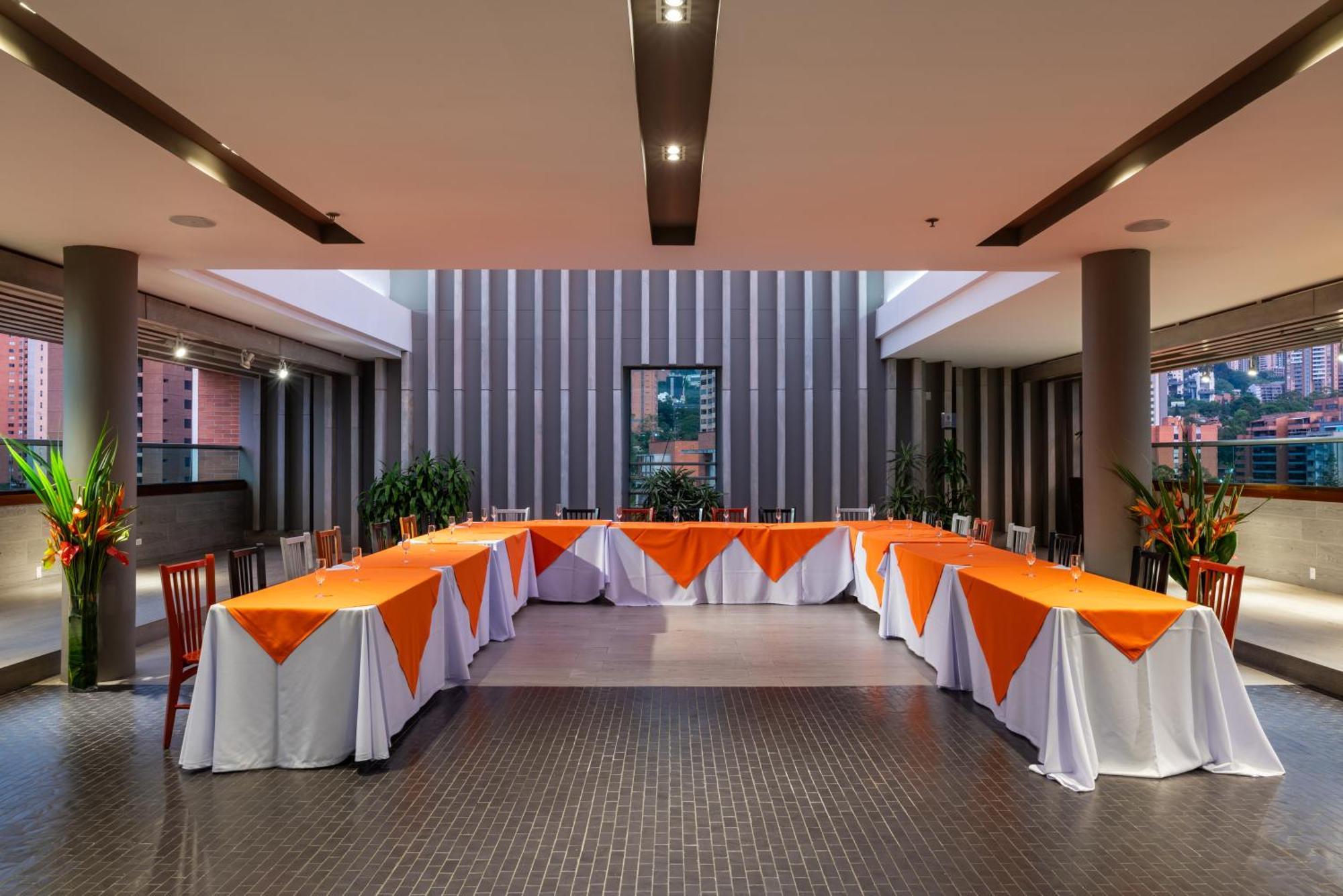 Hotel Holiday Inn Express & Suites Medellin By Ihg Екстер'єр фото