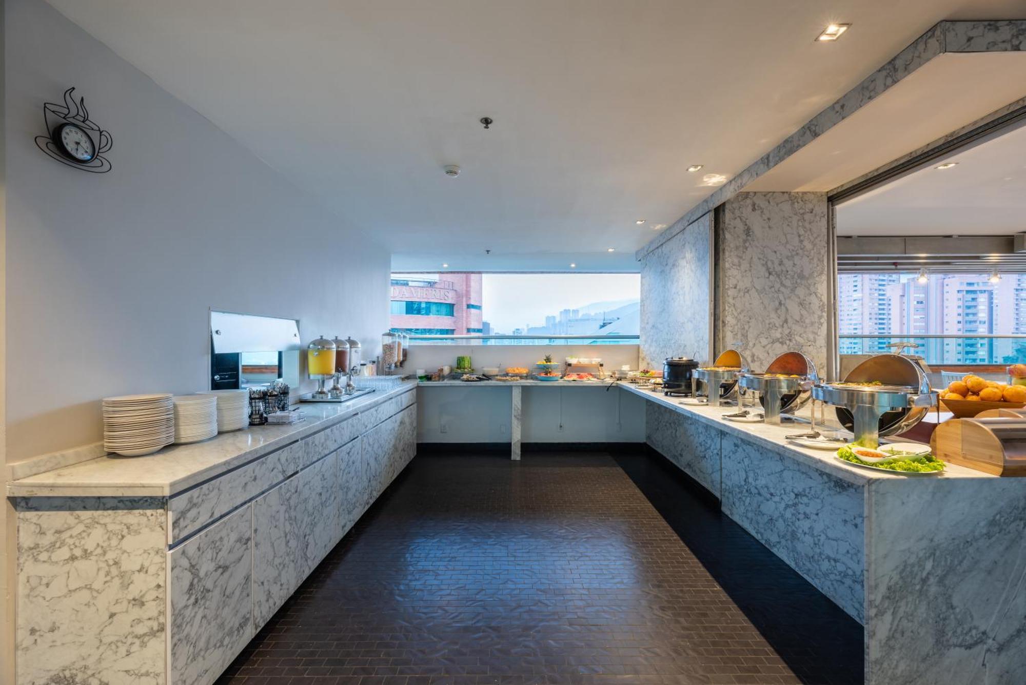 Hotel Holiday Inn Express & Suites Medellin By Ihg Екстер'єр фото