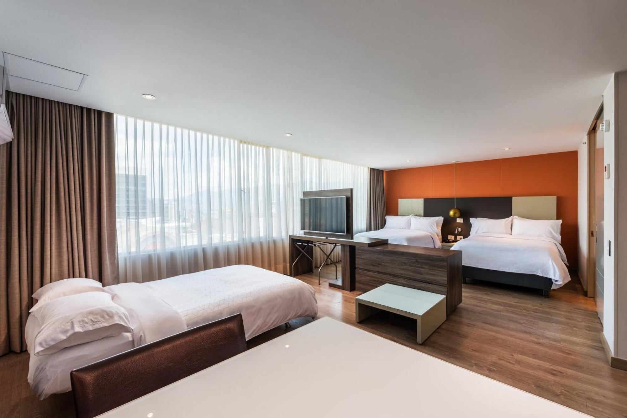 Hotel Holiday Inn Express & Suites Medellin By Ihg Екстер'єр фото