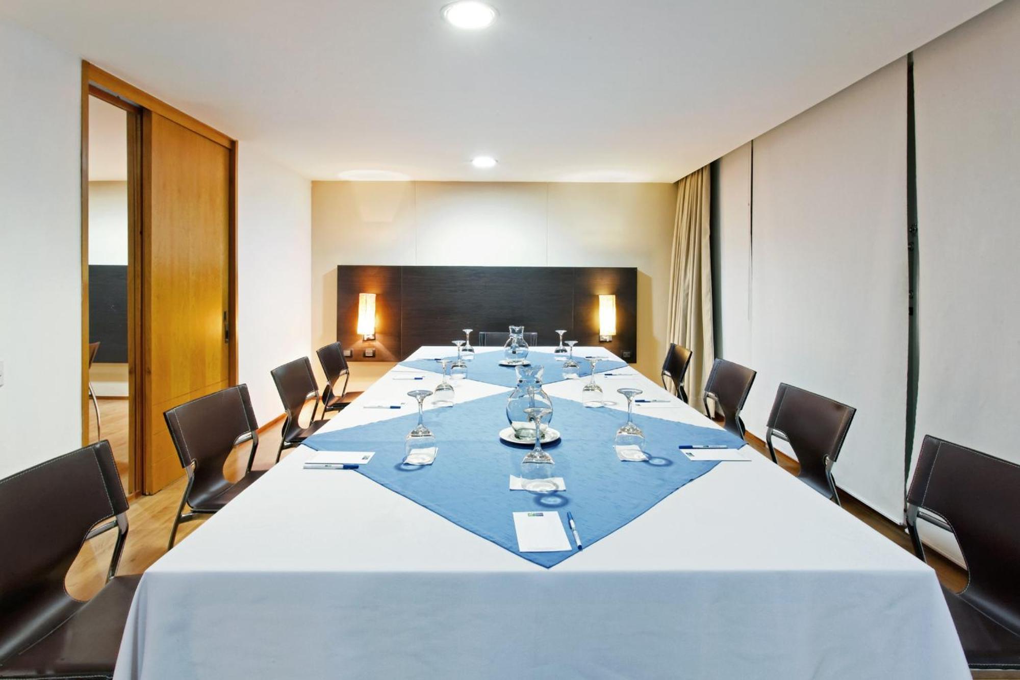 Hotel Holiday Inn Express & Suites Medellin By Ihg Екстер'єр фото