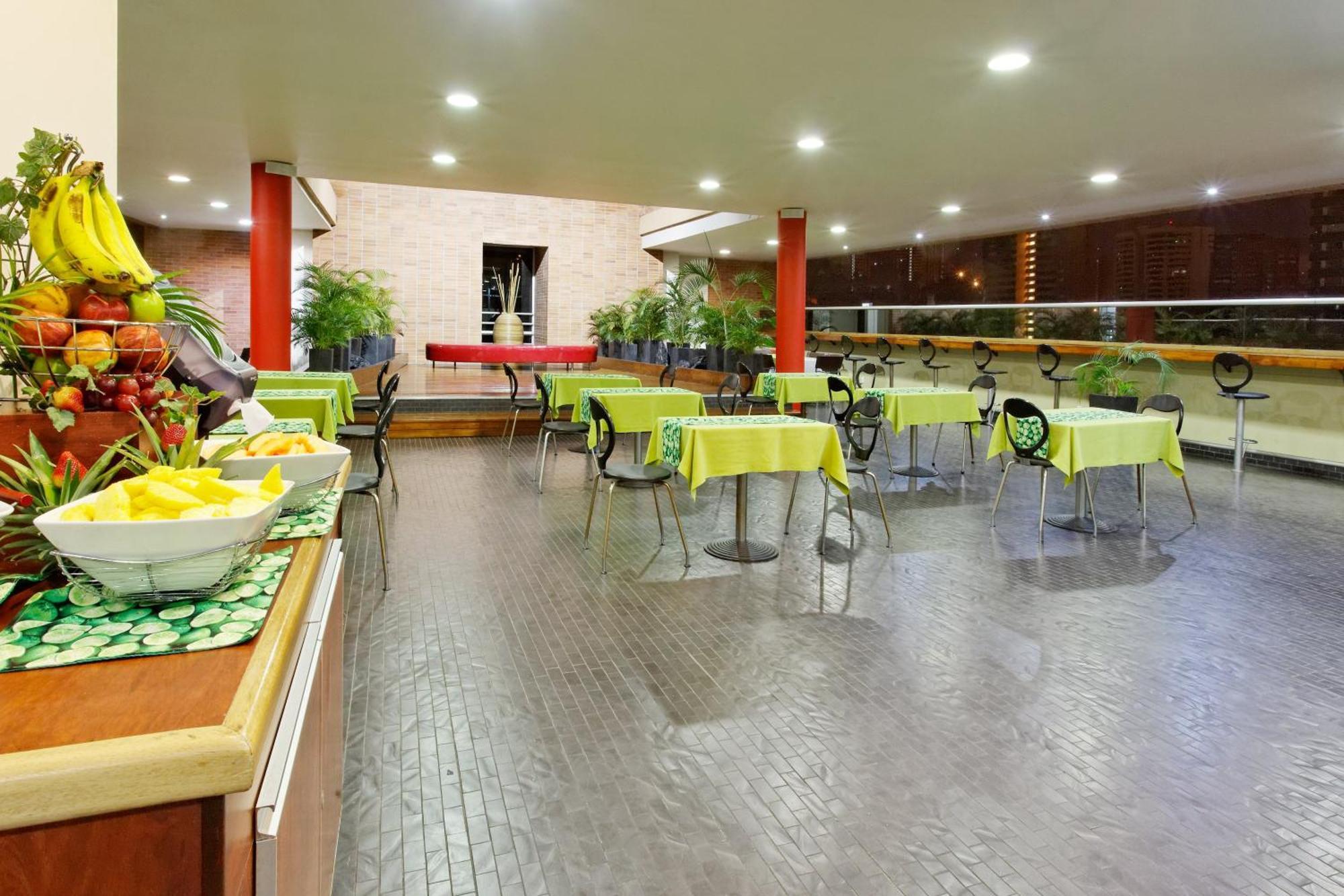 Hotel Holiday Inn Express & Suites Medellin By Ihg Екстер'єр фото